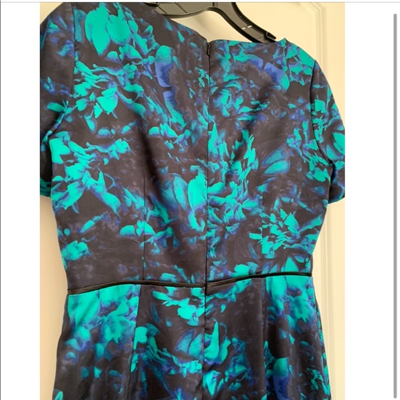 Tahari floral blue/ Navy Sheath Short Sleeve dress Size 6 - Picture 4 of 6